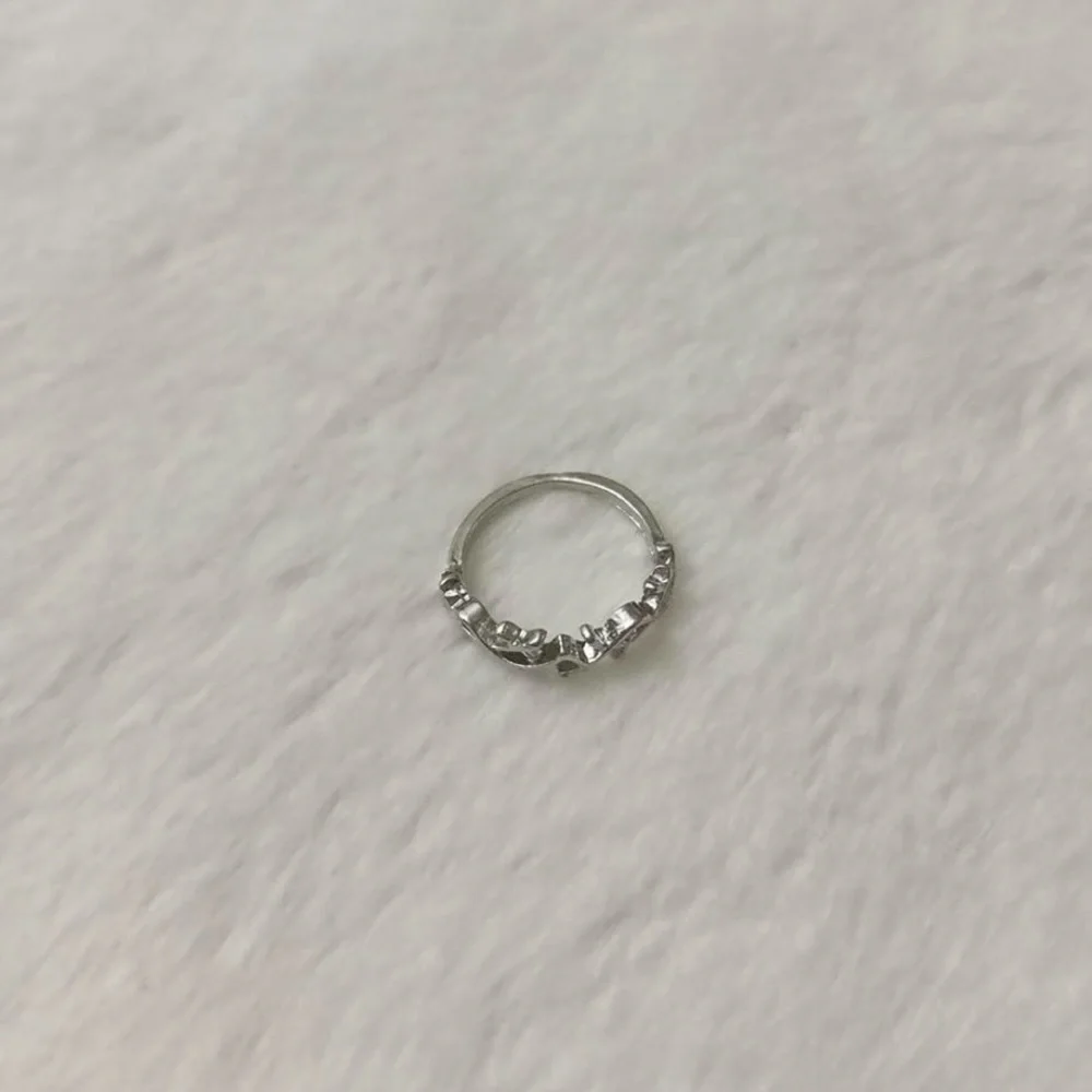 5/$15 🩷 MUST BUNDLE Delicate Vine Wrap Ring in Silver